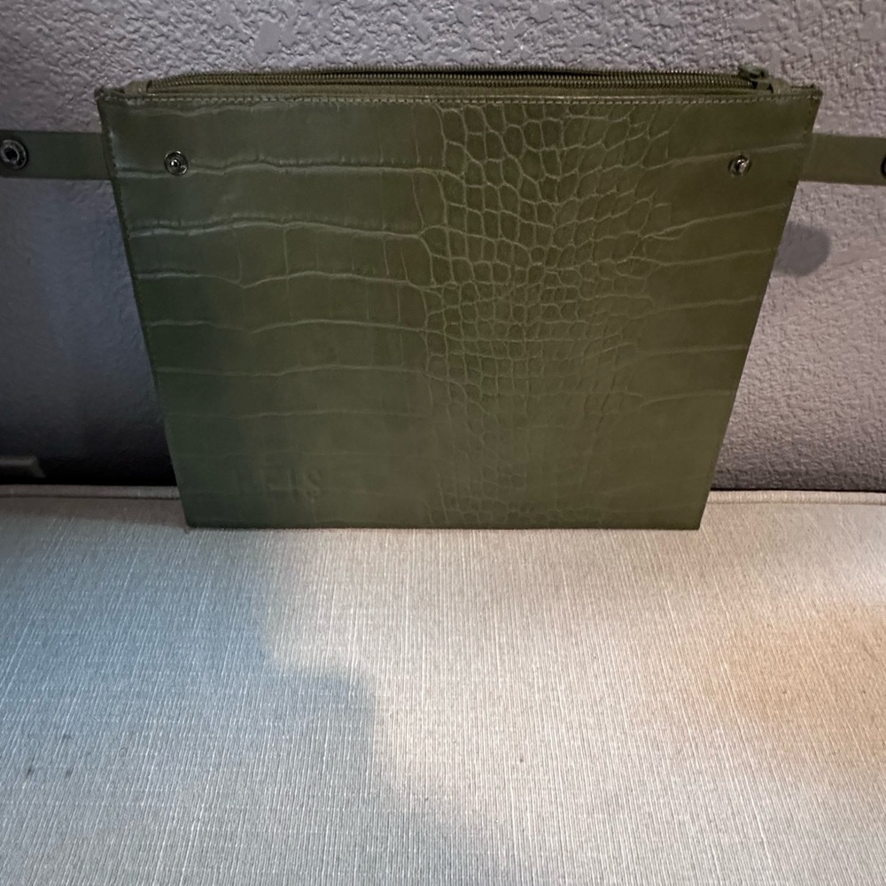 BEIS Green Croc-Embossed Clutch Zipper Pouch